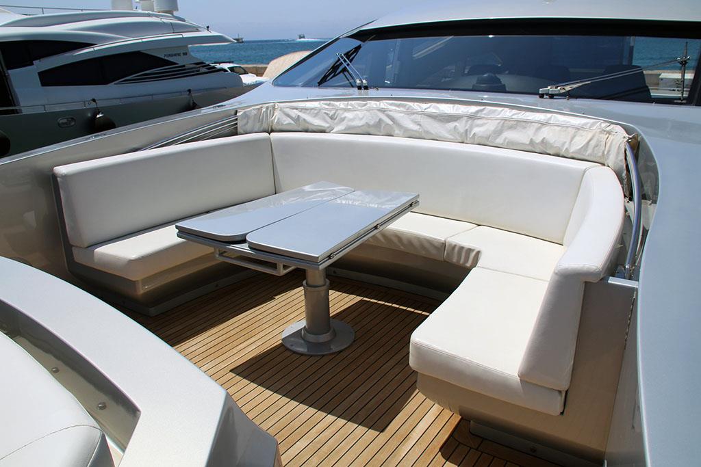 2009 PERSHING 90' 